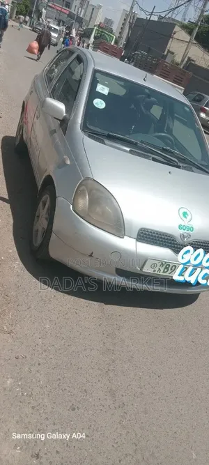 Toyota Vitz 2001 Silver