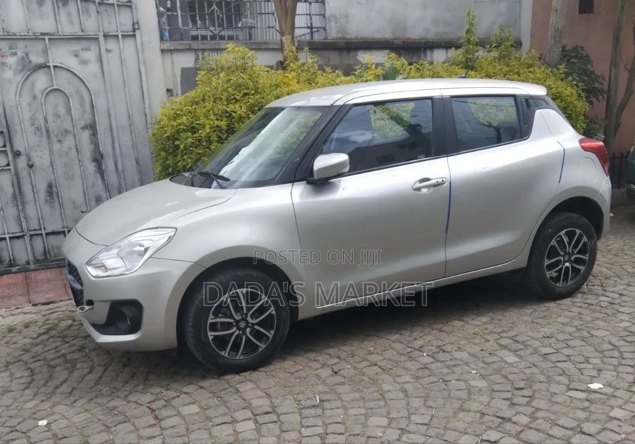 Suzuki Swift 2021 Silver