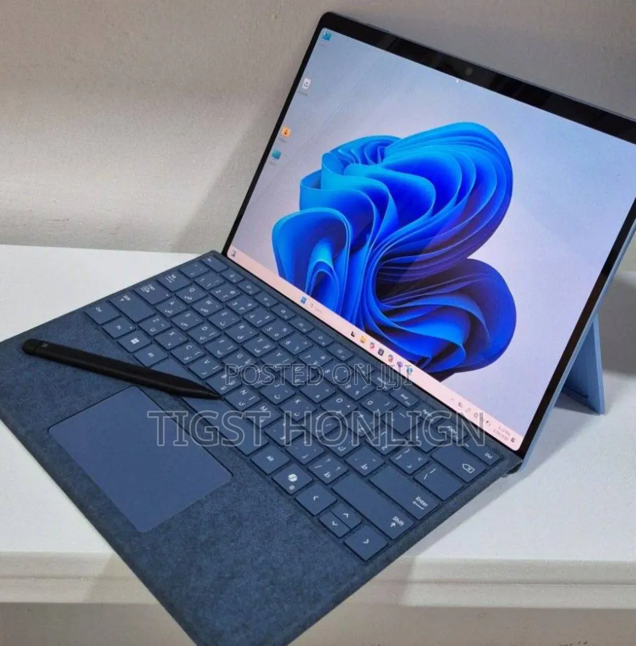 New Microsoft Surface Pro 11th Edition, a Copilot+ PC 16GB SSD 512GB