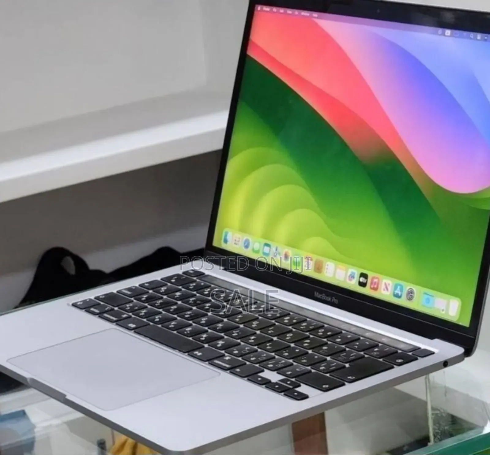 New Laptop Apple MacBook Pro 2020 8GB Intel Core i5 SSD 512GB