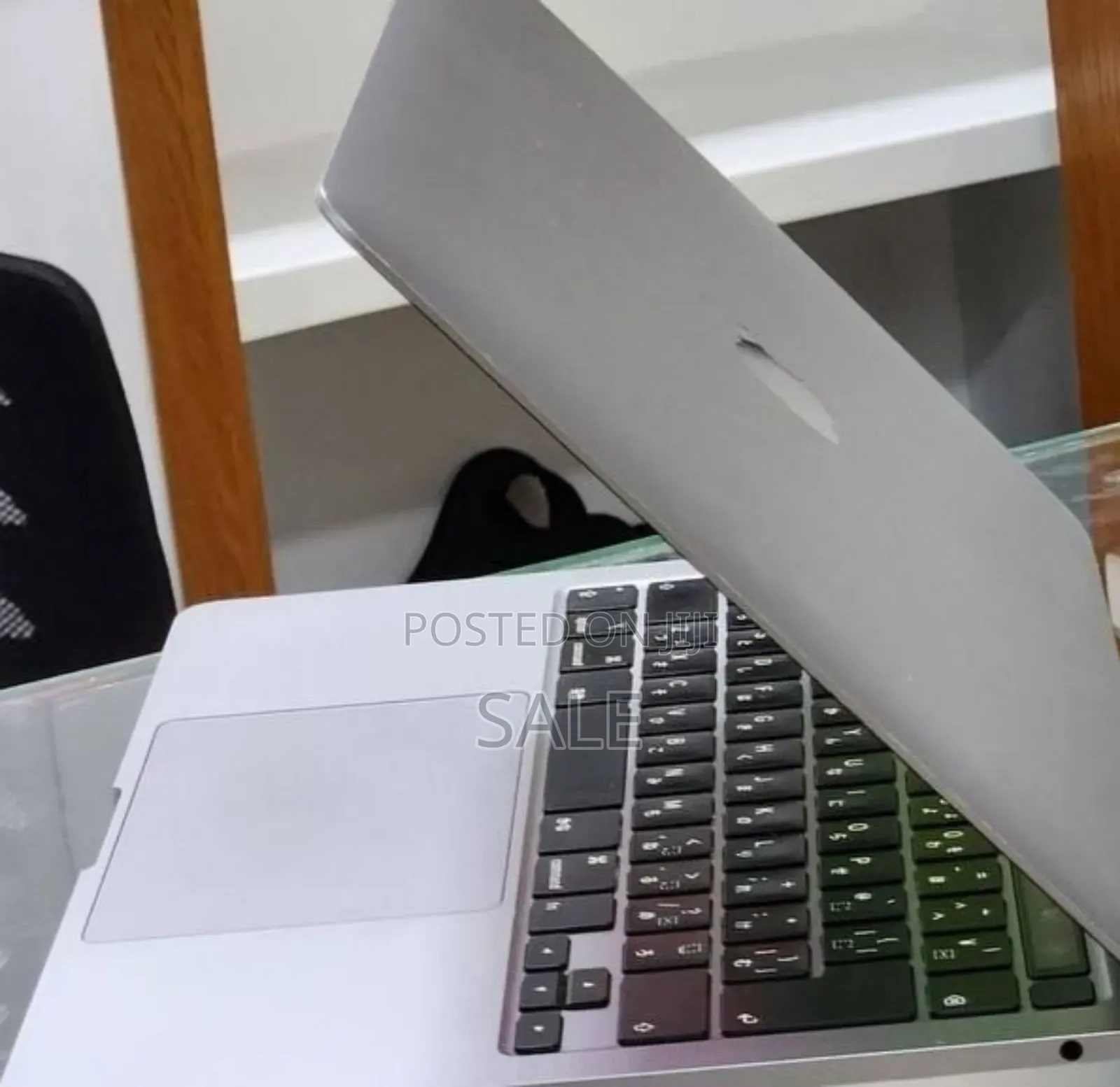 New Laptop Apple MacBook Pro 2020 8GB Intel Core i5 SSD 512GB