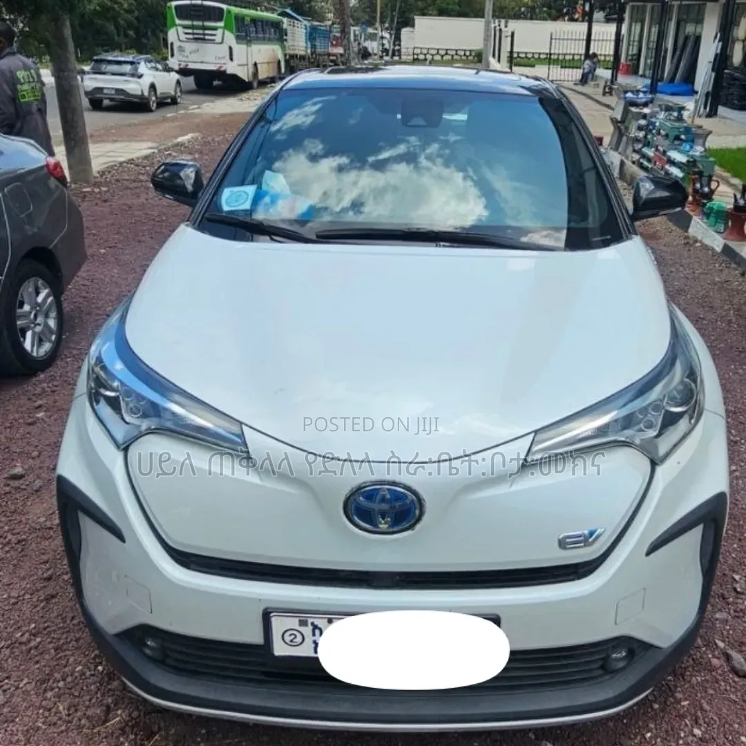 Toyota C-HR 2023 Ivory
