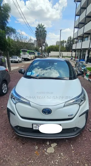 Toyota C-HR 2023 Ivory