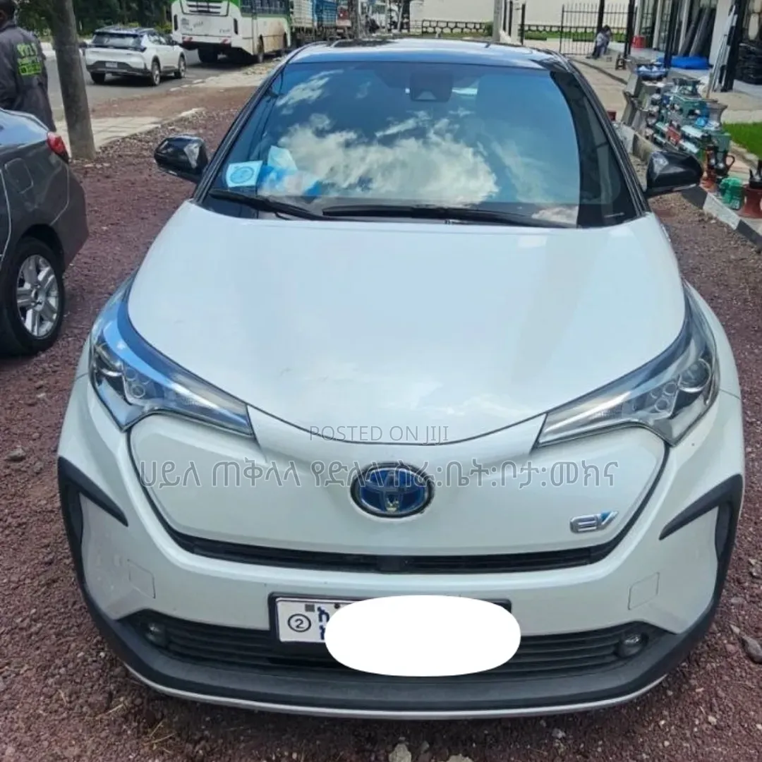 Toyota C-HR 2023 Ivory