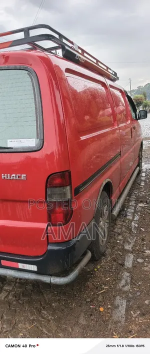 Toyota HiAce 2011 Red
