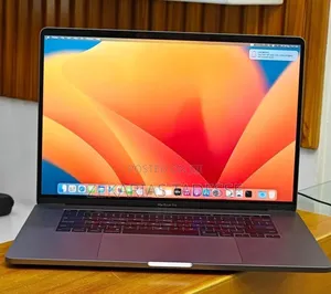 New Laptop Apple MacBook Pro 2019 16GB Intel Core i7 SSD 512GB