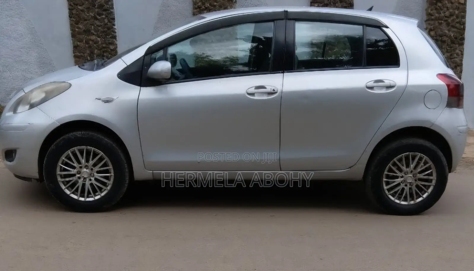Toyota Yaris Base Hatchback 3dr 2010 Silver
