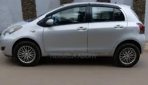 Toyota Yaris Base Hatchback 3dr 2010 Silver