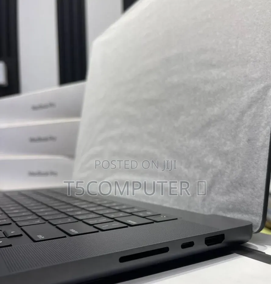 New Apple MacBook Pro 2023 M3 Max 16-inch 36GB Apple M3 Max SSD 1T
