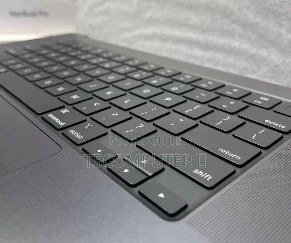 New Apple MacBook Pro 2023 M3 Max 16-inch 36GB Apple M3 Max SSD 1T