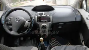 Toyota Yaris Base Hatchback 3dr 2010 Silver