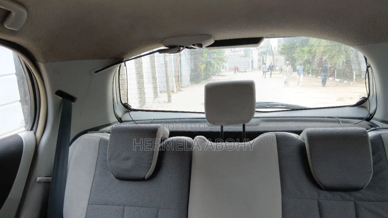 Toyota Yaris Base Hatchback 3dr 2010 Silver