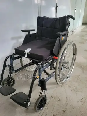 European Wheelchair霑古lightweight Wheelchair – 18′′ Seat
