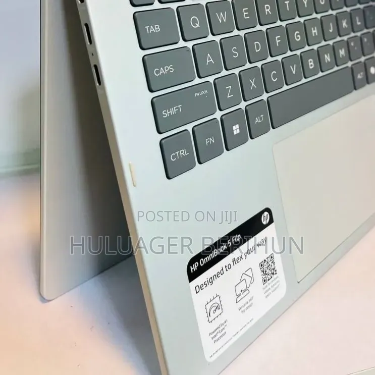New Laptop HP OmniBook 5 Flip 16GB Intel Core i7 SSD 512GB