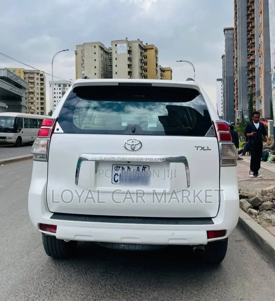 Toyota Land Cruiser Prado 2012 White