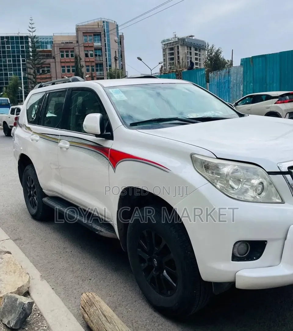 Toyota Land Cruiser Prado 2012 White