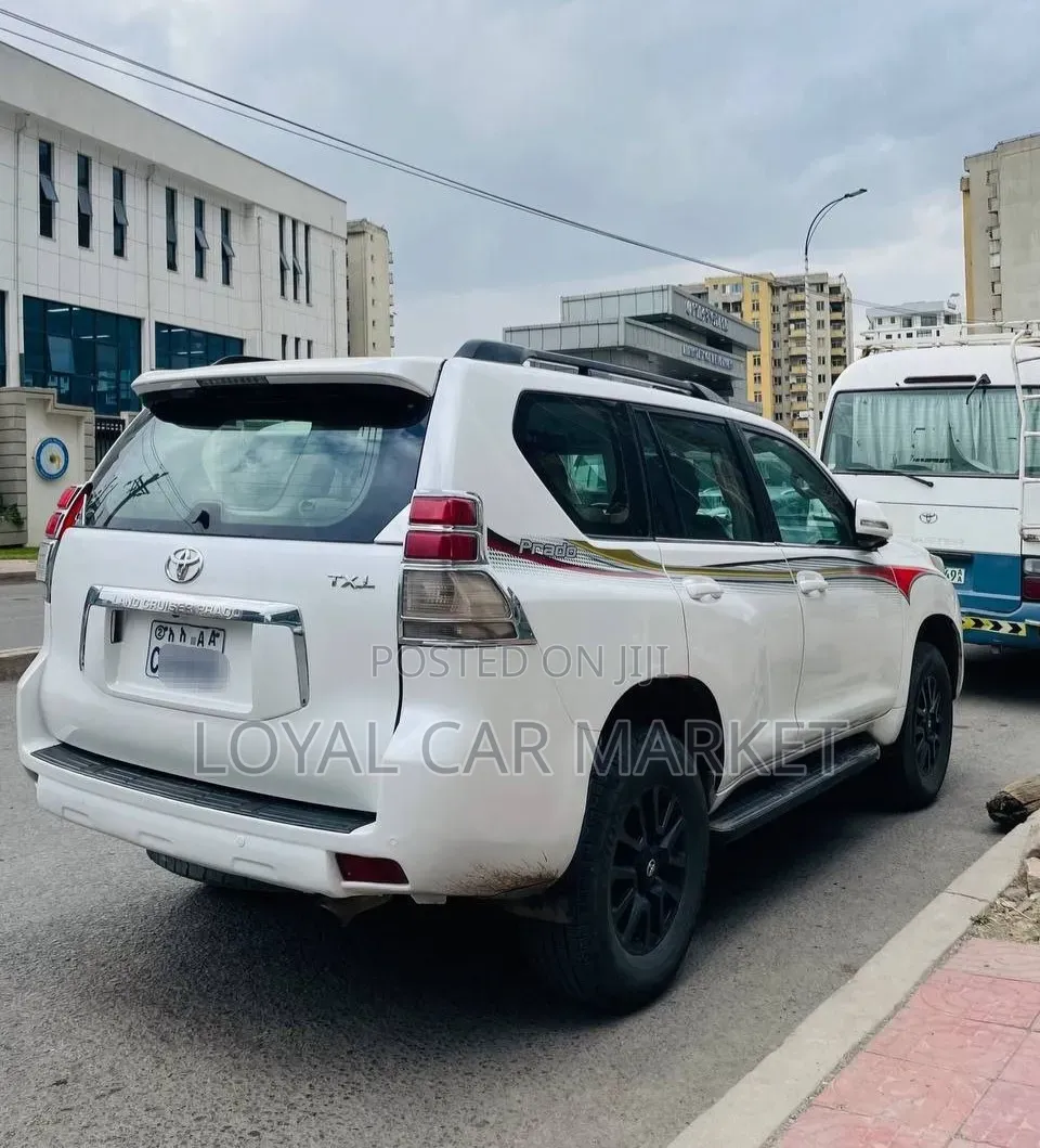 Toyota Land Cruiser Prado 2012 White