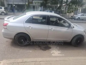 Toyota Belta 2010 Silver