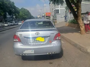Toyota Belta 2010 Silver