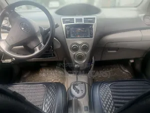 Toyota Belta 2010 Silver