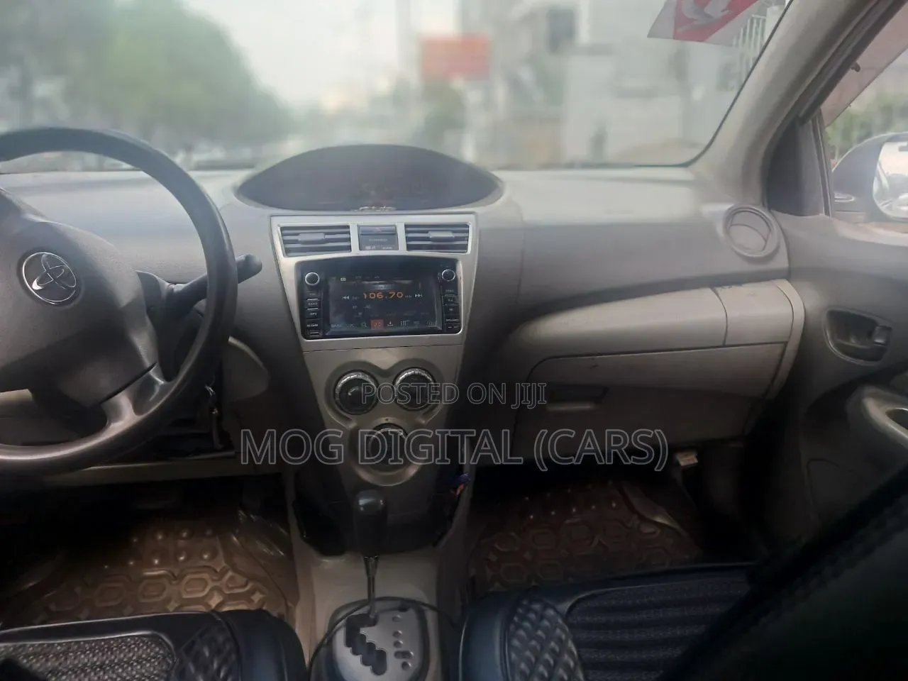 Toyota Belta 2010 Silver