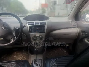 Toyota Belta 2010 Silver