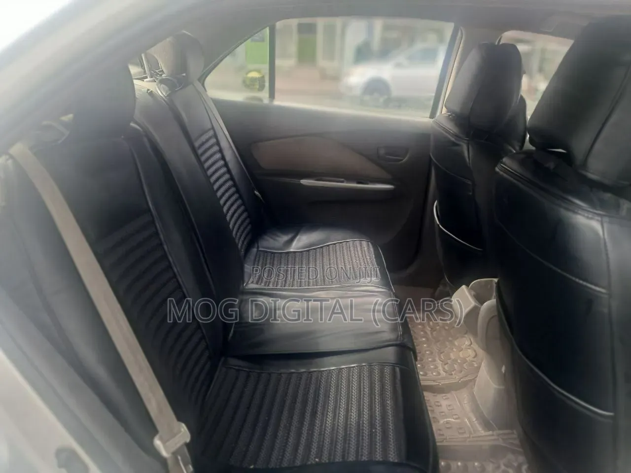 Toyota Belta 2010 Silver