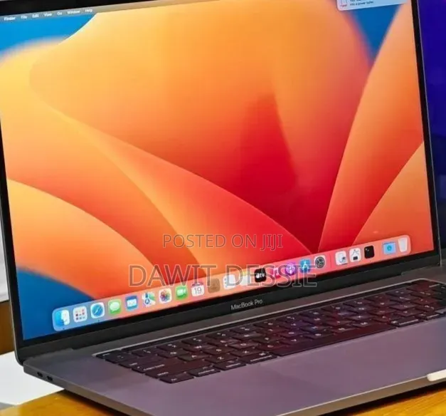 New Laptop Apple MacBook Pro 2019 16GB Intel Core i7 SSD 512GB