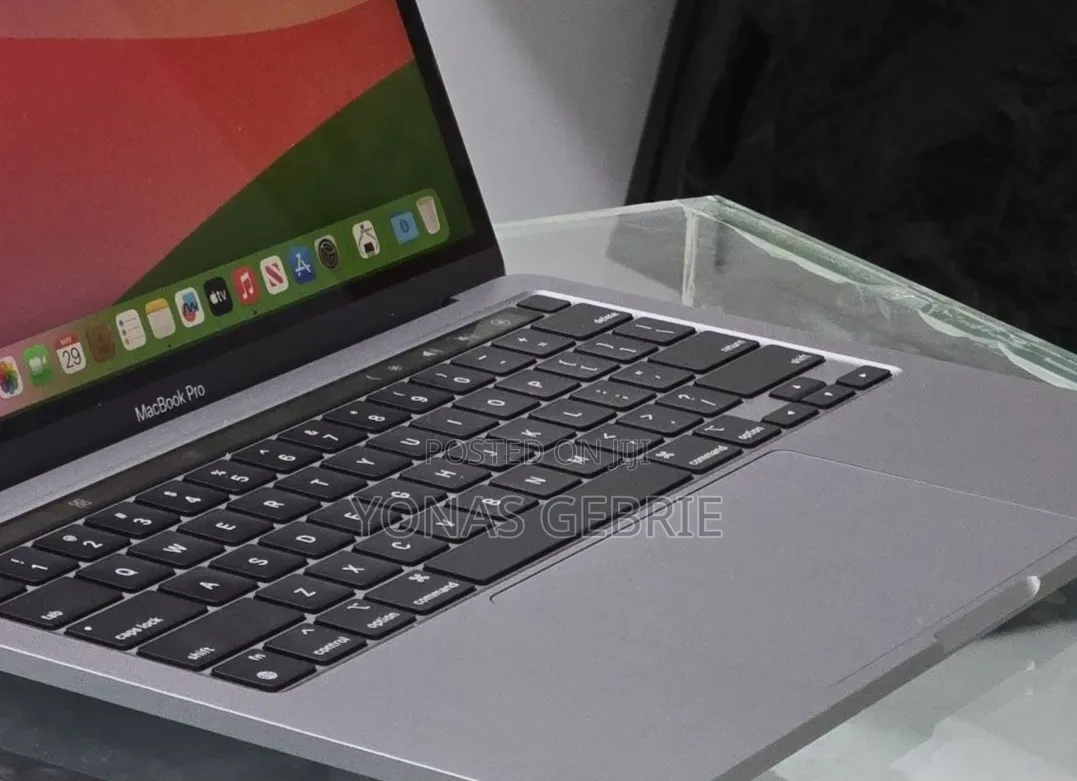 New Laptop Apple MacBook 8GB Apple M1 SSD 512GB