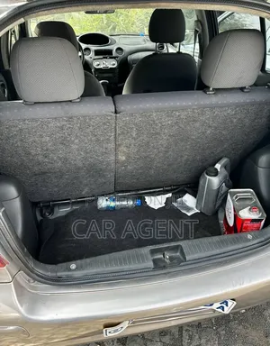 Toyota Vitz 2004 Silver