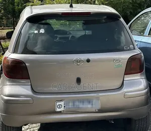 Toyota Vitz 2004 Silver