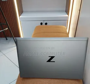 New Laptop HP ZBook Firefly G8 16GB Intel Core i7 SSD 512GB