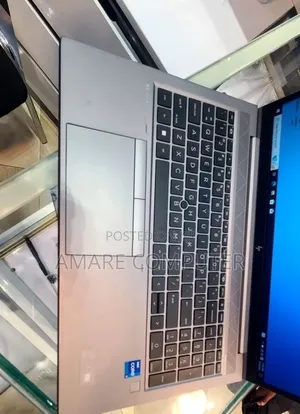 New Laptop HP ZBook Firefly G8 16GB Intel Core i7 SSD 512GB