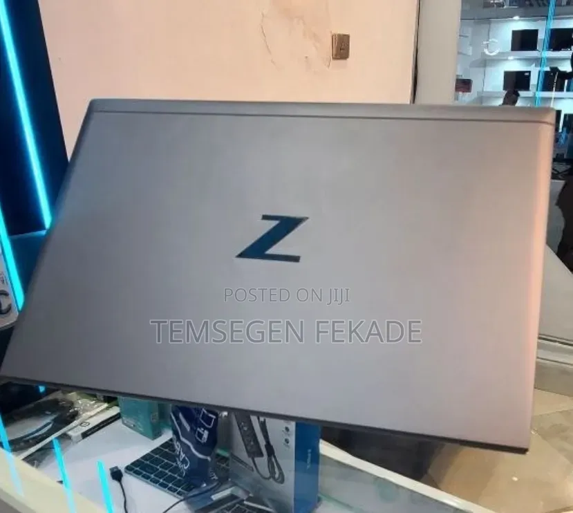 New Laptop HP ZBook Firefly G8 16GB Intel Core i7 SSD 512GB
