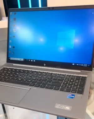 New Laptop HP ZBook Firefly G8 16GB Intel Core i7 SSD 512GB
