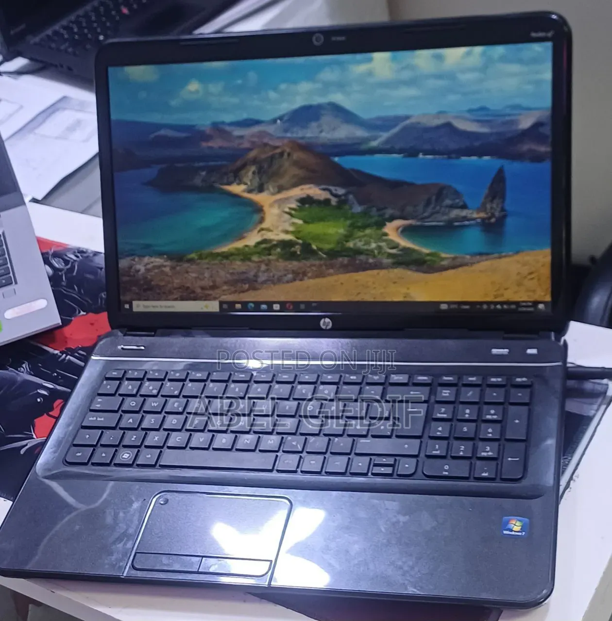 New Laptop HP Pavilion 17 4GB AMD A8 HDD 500GB