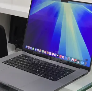 New Laptop Apple MacBook 32GB Apple M1 Max SSD 512GB