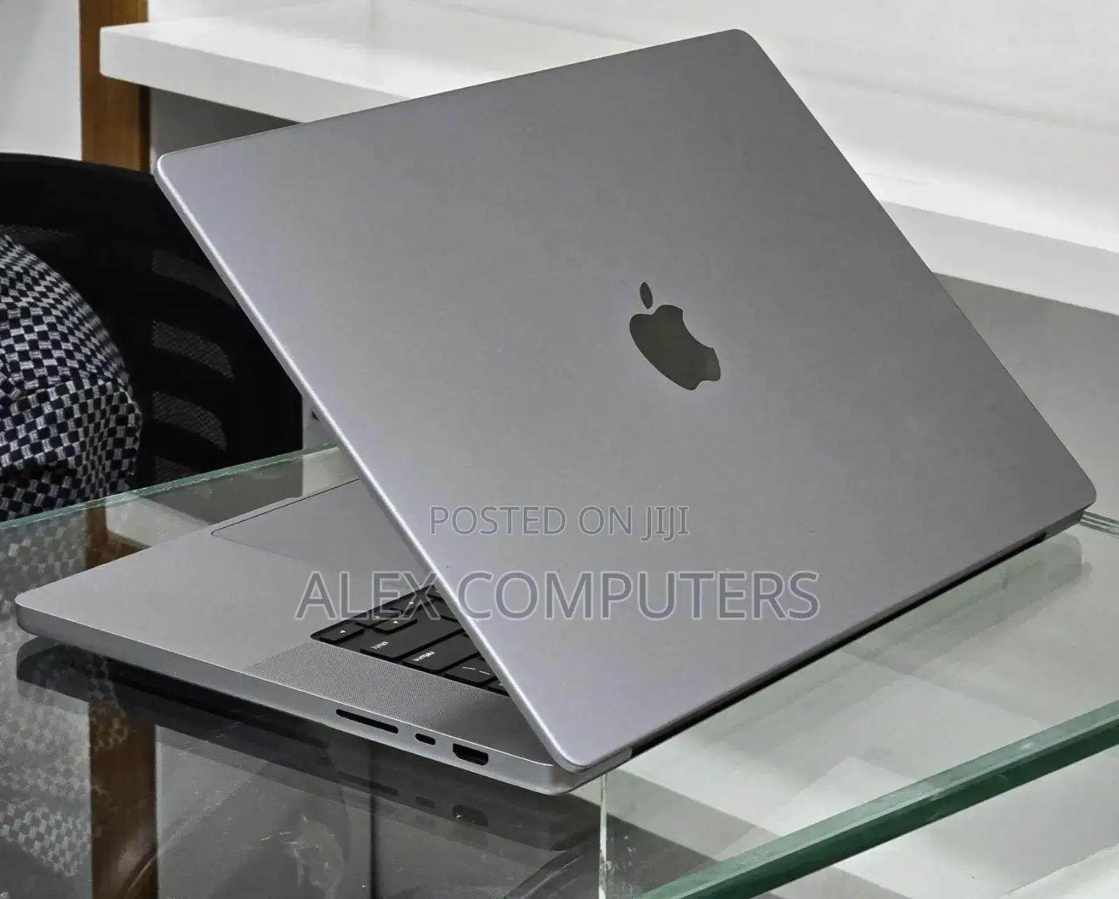 New Laptop Apple MacBook Pro 32GB Apple M1 Max SSD 512GB