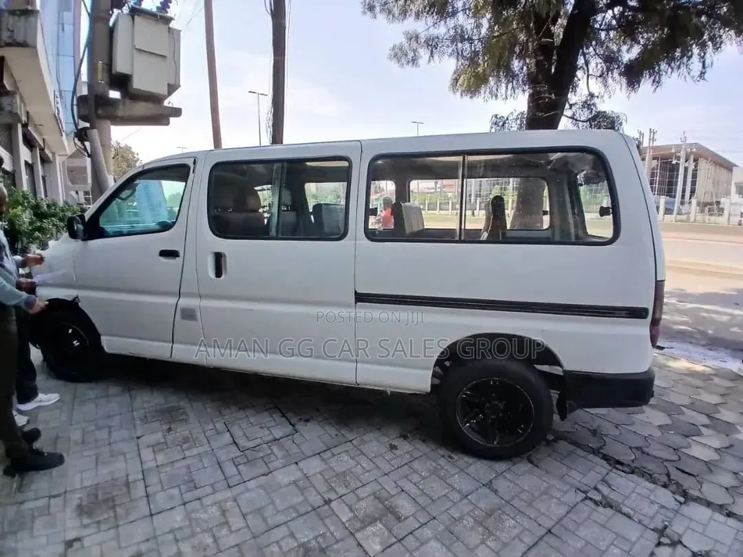 Toyota HiAce 2008 White