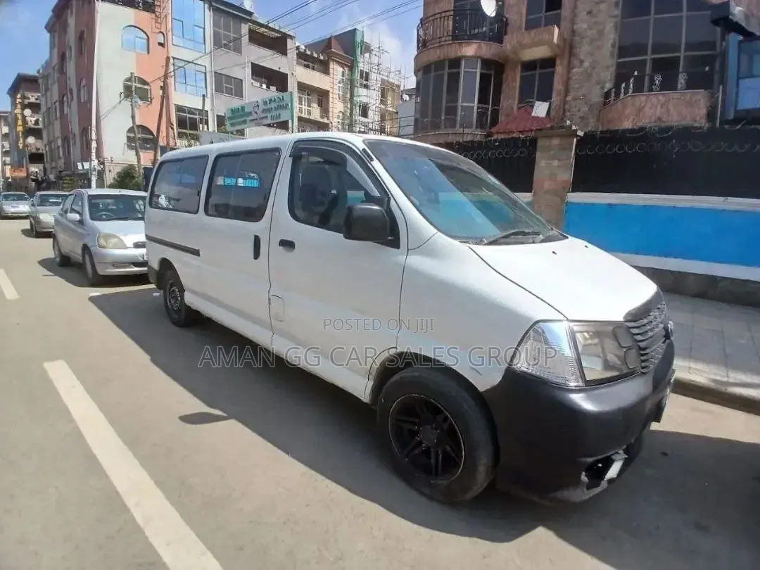 Toyota HiAce 2008 White