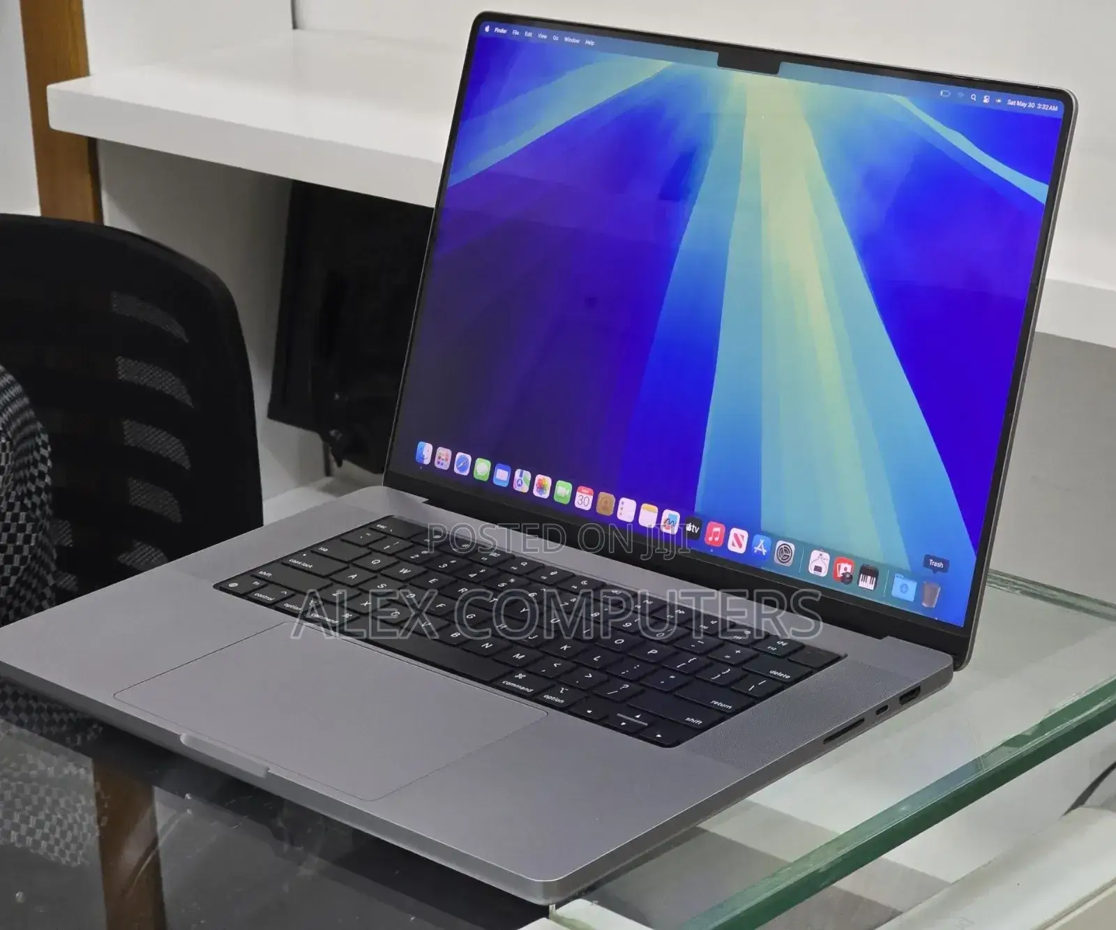 New Laptop Apple MacBook Pro 32GB Apple M1 Max SSD 512GB