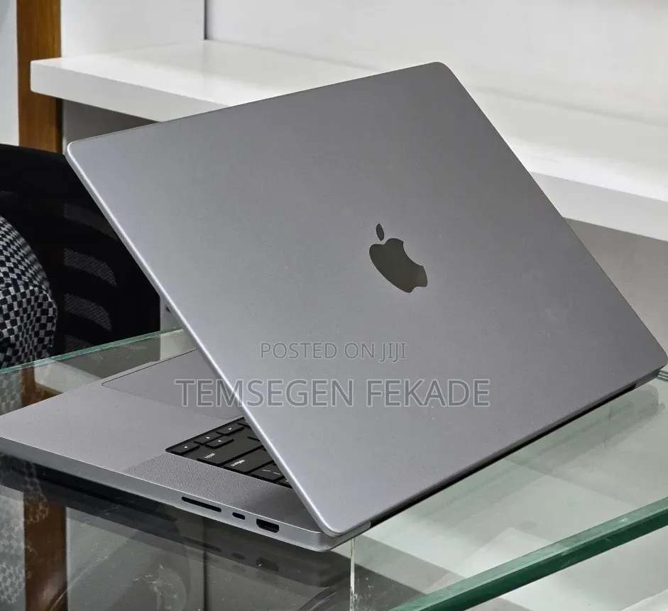 New Laptop Apple MacBook Pro M1 32GB Apple M1 Pro SSD 512GB