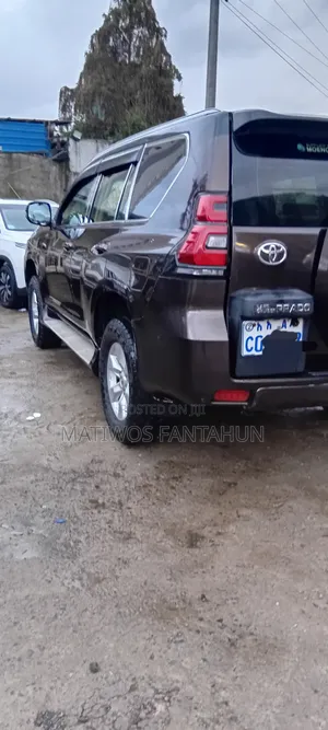 Toyota Land Cruiser 4.0 V6 GX 2011 Brown