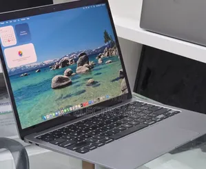 New Laptop Apple MacBook Pro M1 8GB Intel Core i9 SSD 256GB