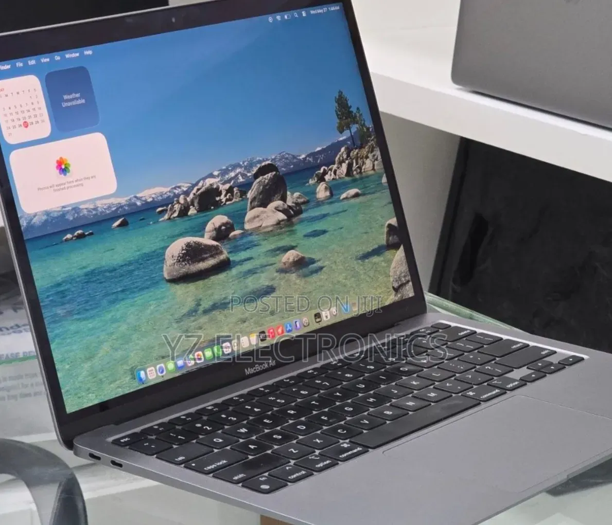 New Laptop Apple MacBook Pro M1 8GB Intel Core i9 SSD 256GB
