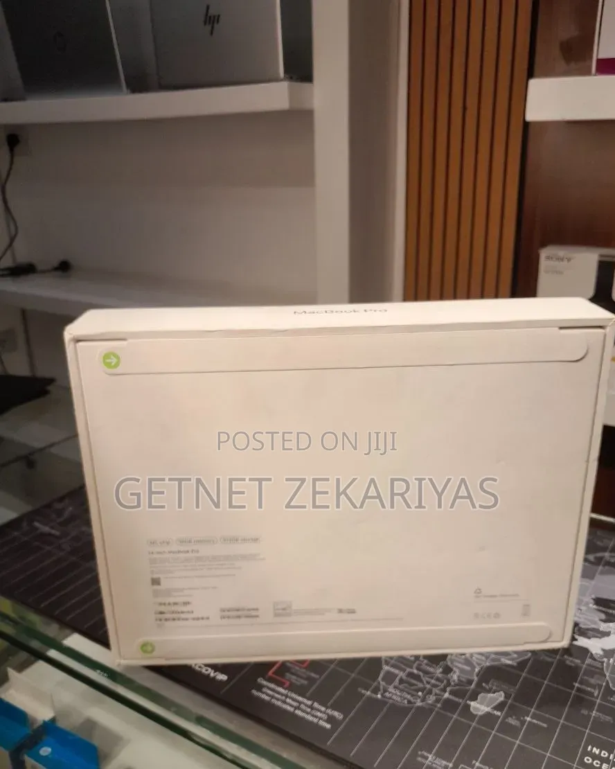 New Laptop Apple MacBook Pro 2025 M5 14-inch 16GB Apple M5 SSD 1T