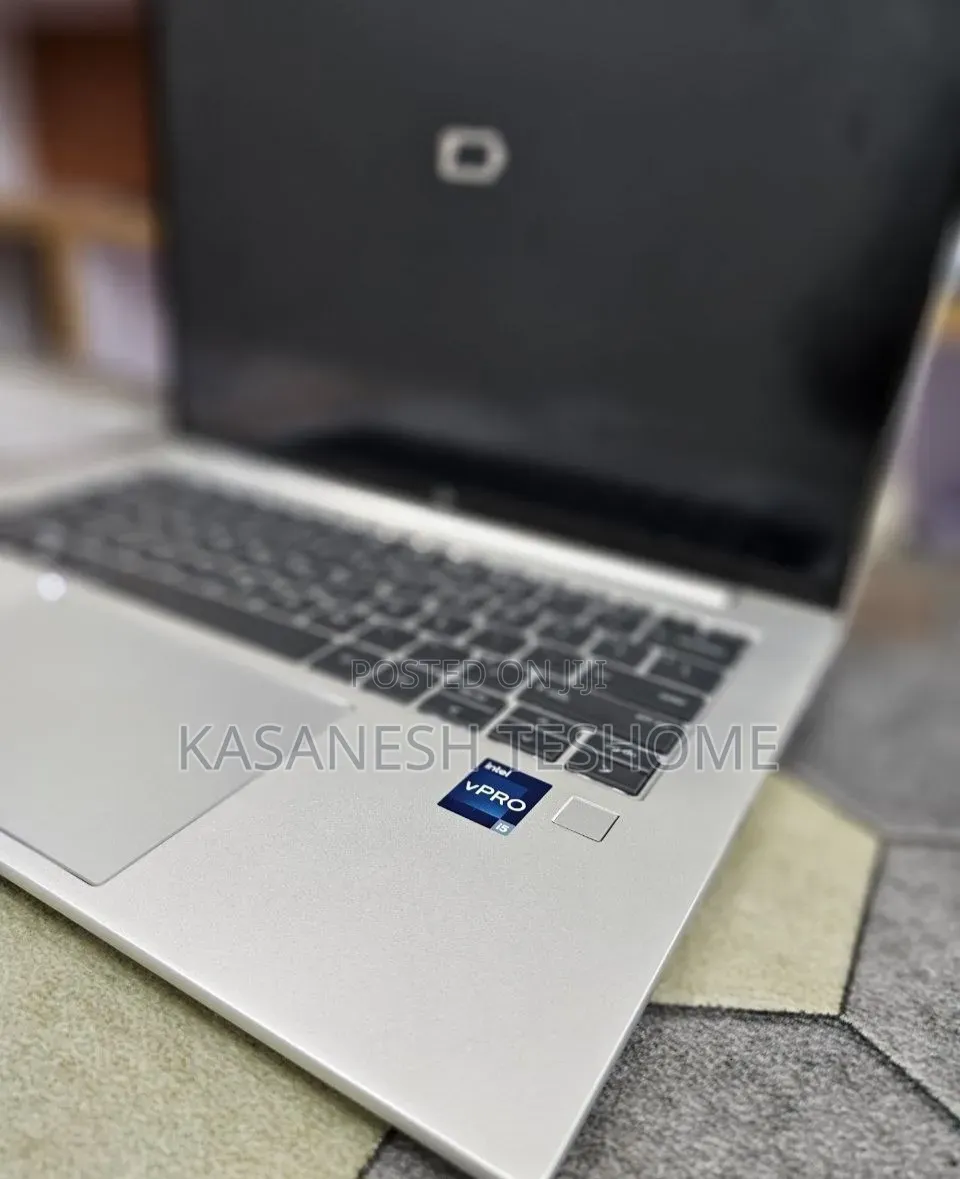 New Laptop HP OmniBook 5 14" 16GB Intel Core i5 SSD 512GB