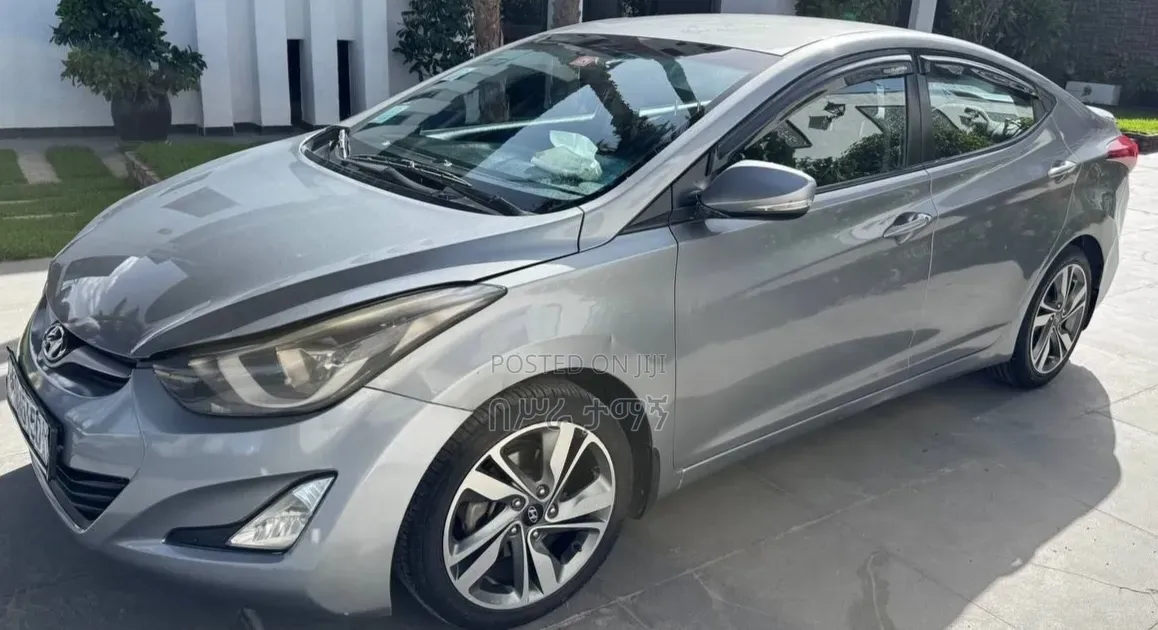 Hyundai Elantra Limited 4dr Sedan (1.8L 4cyl 6A) 2015 Silver
