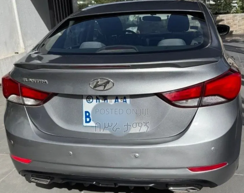 Hyundai Elantra Limited 4dr Sedan (1.8L 4cyl 6A) 2015 Silver