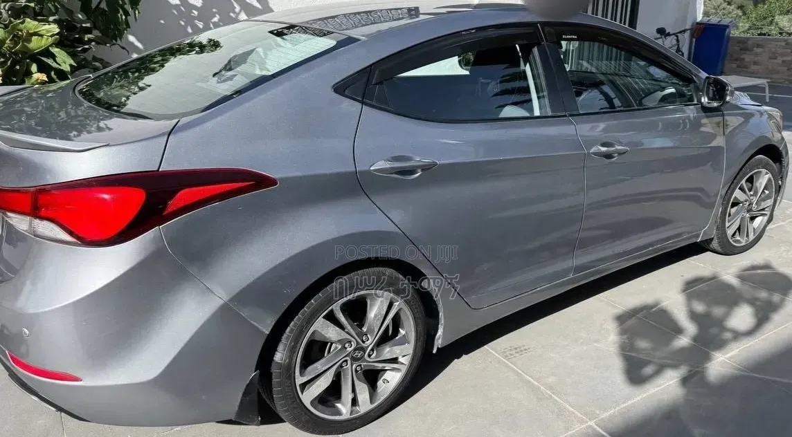Hyundai Elantra Limited 4dr Sedan (1.8L 4cyl 6A) 2015 Silver